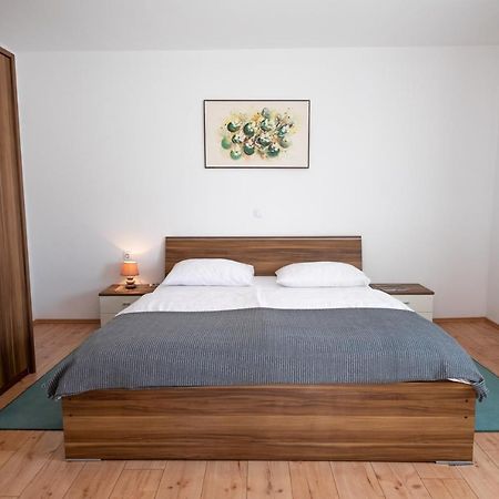 Apartmani Suzana Klenovica Kültér fotó